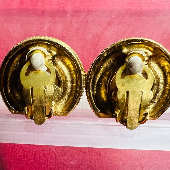 CHANEL Gold Tone and Pearl Round Earrings - Picture 4 of 13